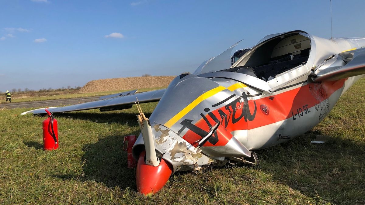Při pádu malého letadla na Českolipsku se zranili dva lidé